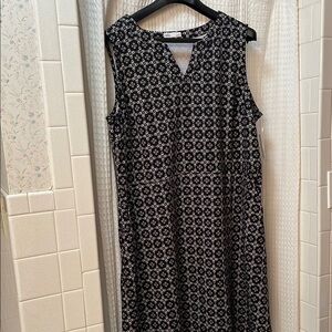 Croft & Barrow Black and White Sleeveless Midi Dress